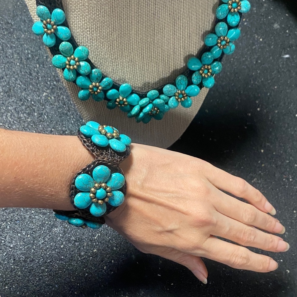 Turquoise Floral Necklace and Bracelet Set - Picture 7 of 8